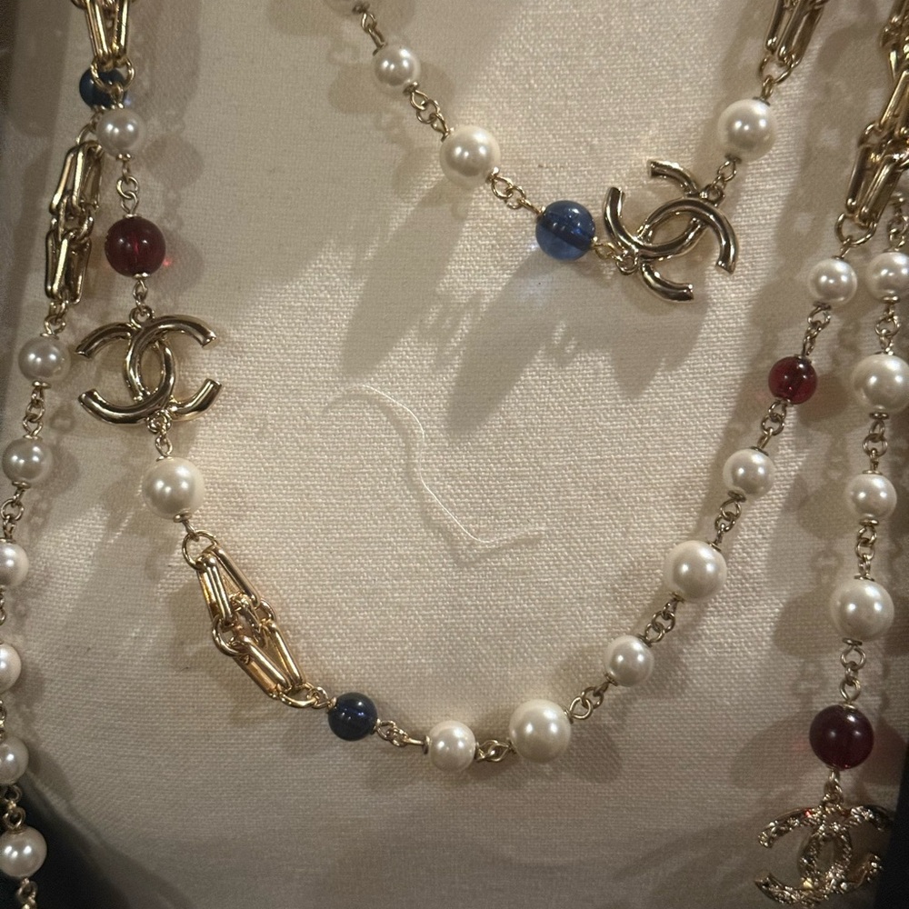 Beautiful Luxury Statement Piece!! - image 1